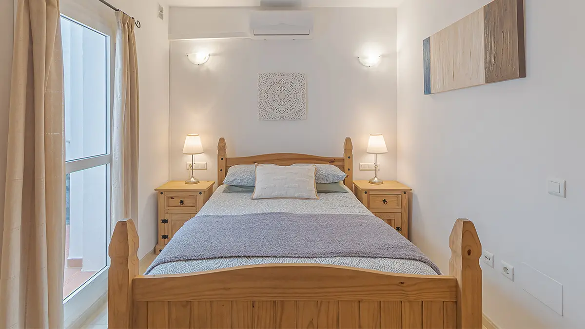Main bedroom with double bed – apartment for sale on Calle las Huertas 12, Frigiliana
