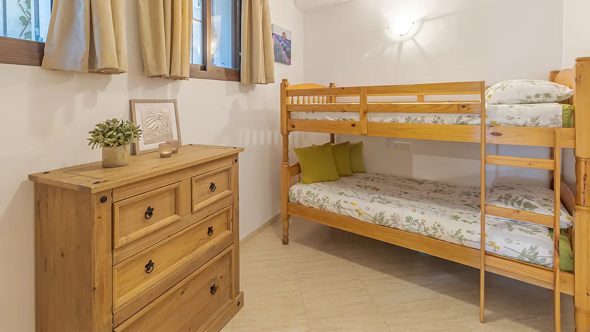 Bedroom with bunk beds – apartment on Calle las Huertas 12, Frigiliana