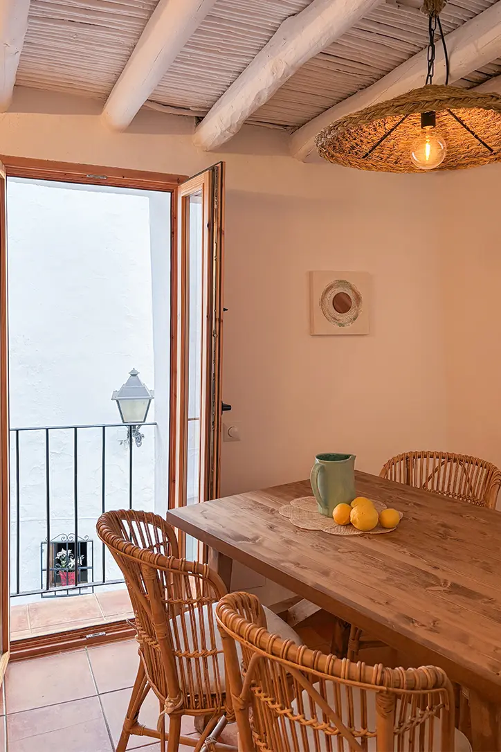 Dining room with sea-view balcony – Casa del Mar de Christina interior design project